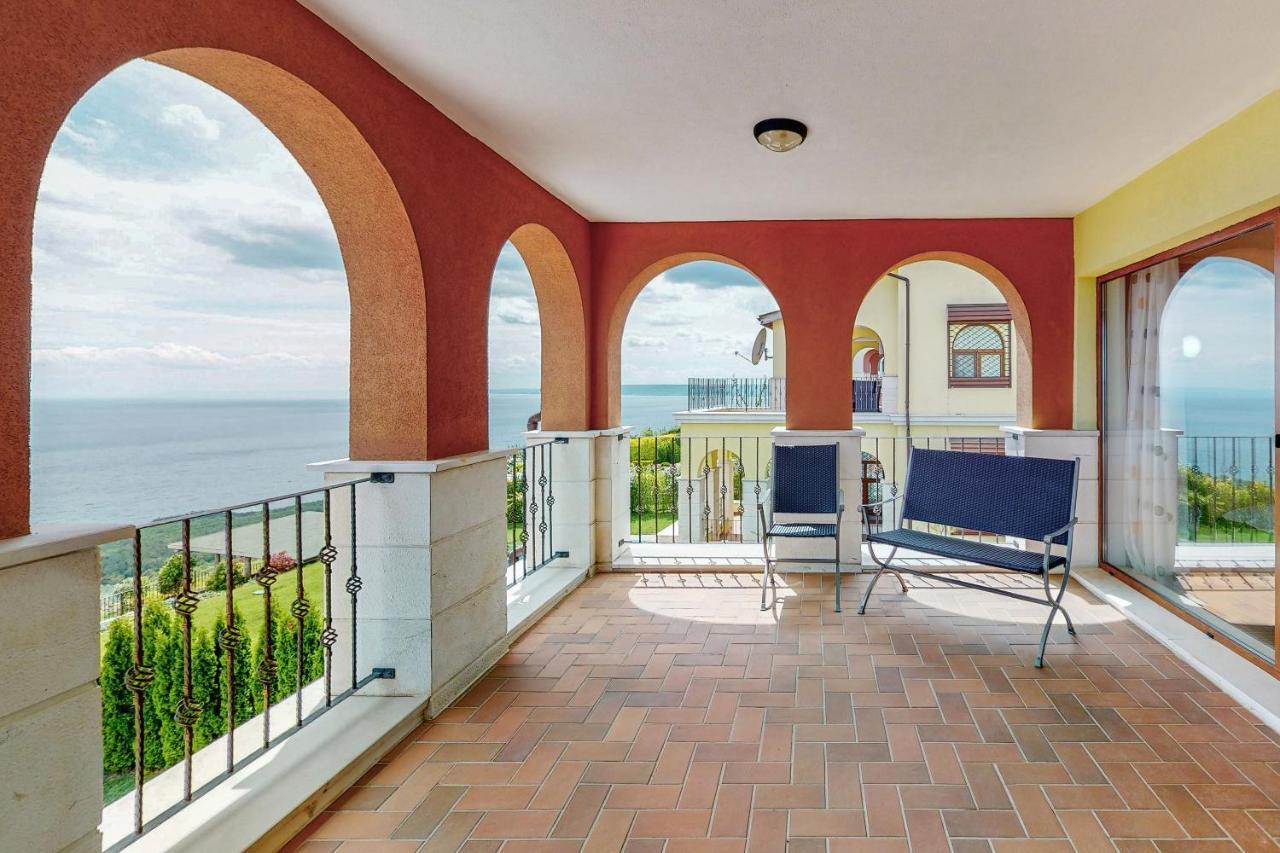Lighthouse Luxe Estate Apart & Villas 巴尔奇克 外观 照片