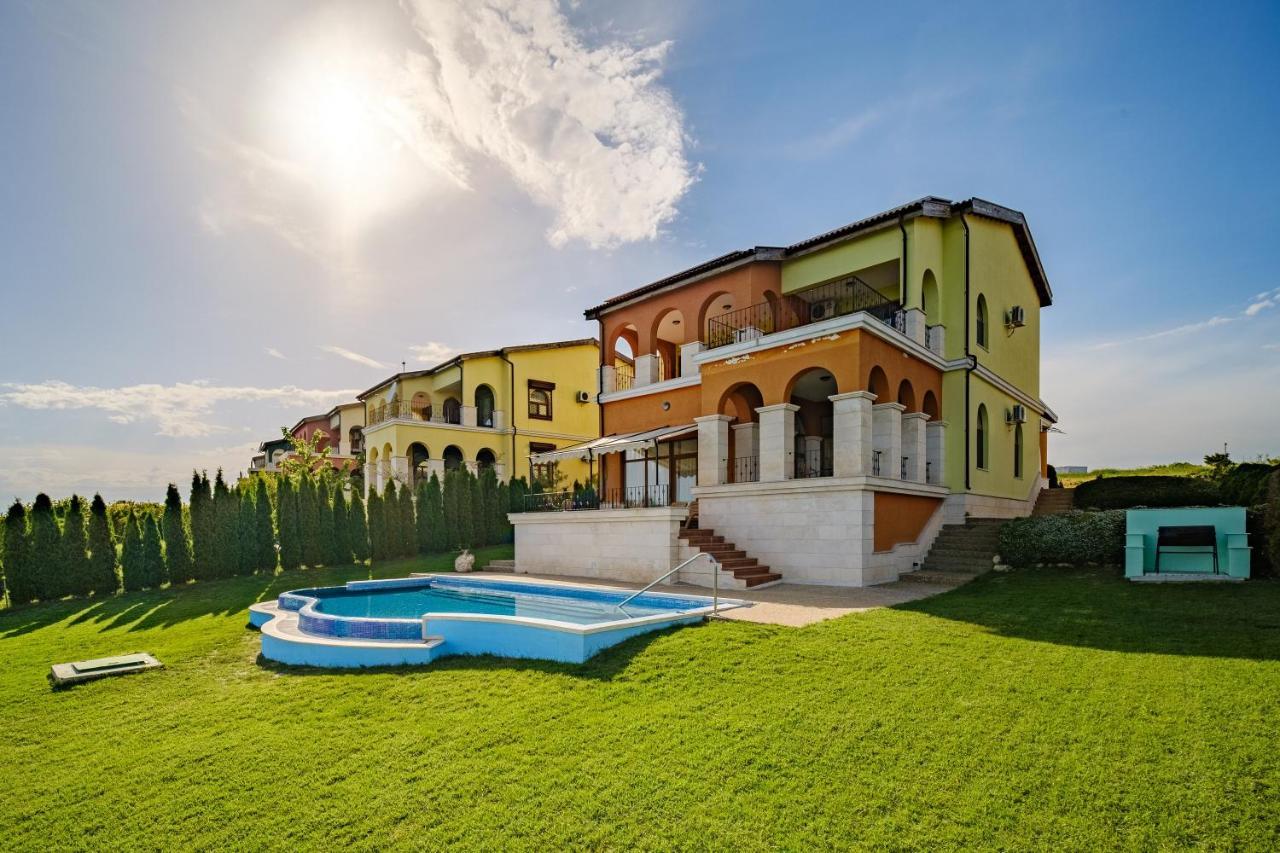 Lighthouse Luxe Estate Apart & Villas 巴尔奇克 外观 照片
