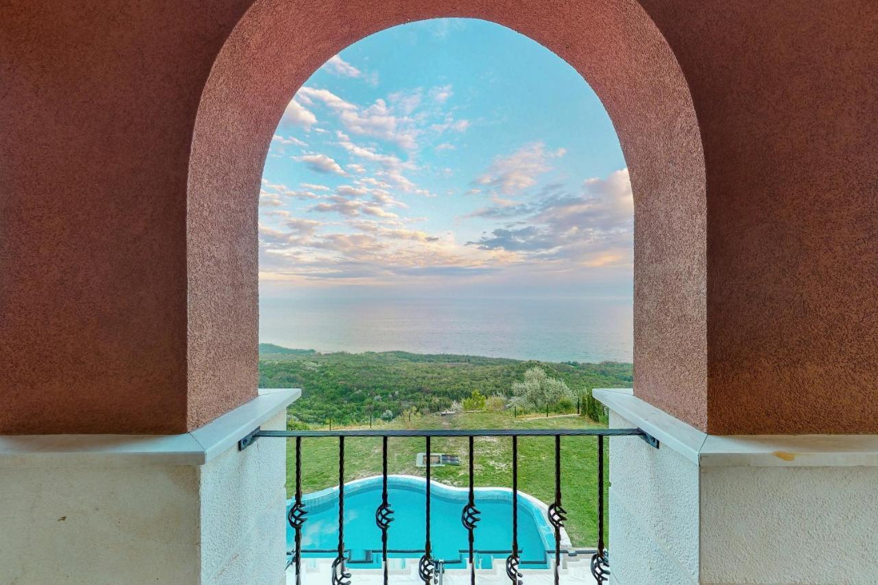Lighthouse Luxe Estate Apart & Villas 巴尔奇克 外观 照片